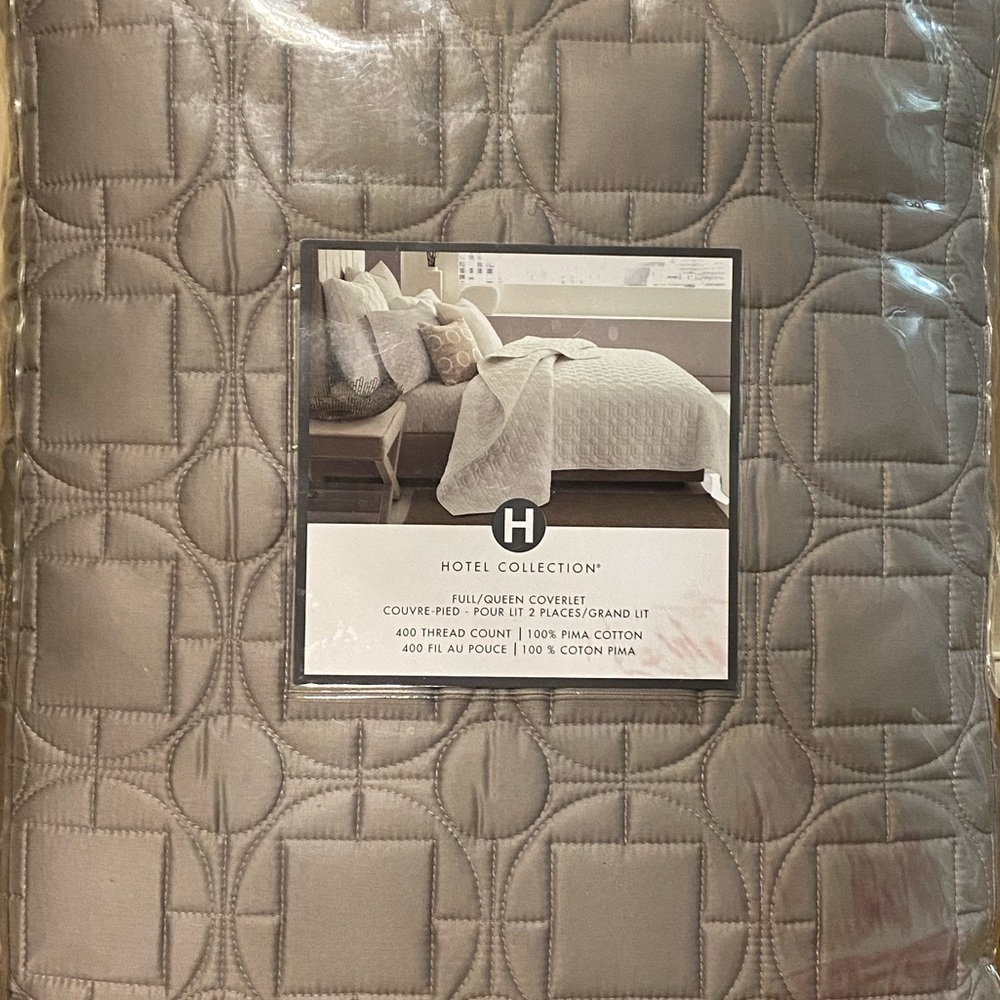 Brand New Hotel Collection Full/Queen Coverlet
